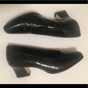Bandolino Black Croc leather low heeled pumps